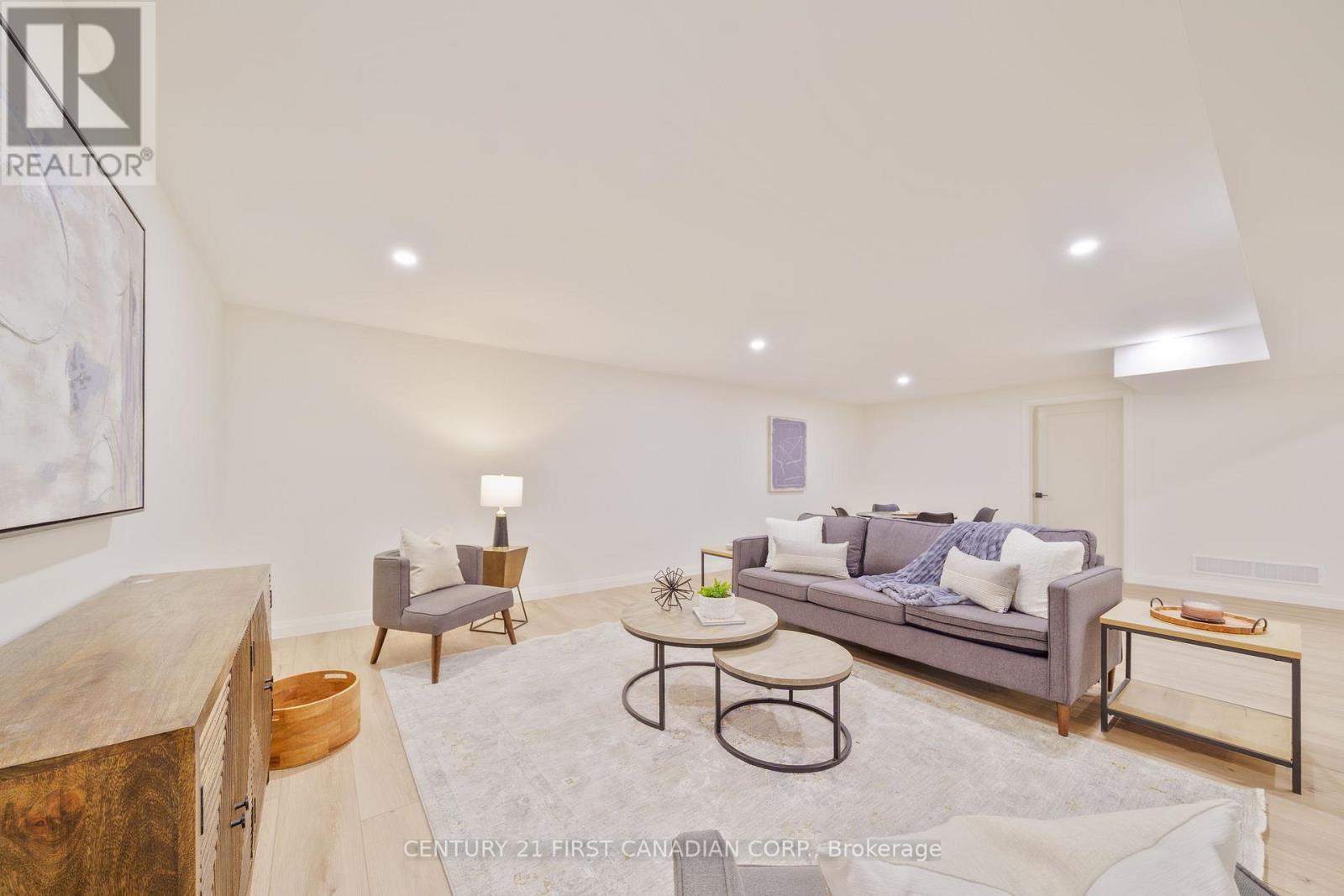 8 - 32 Postma Crescent, North Middlesex, Ontario  N0M 1A0 - Photo 25 - X12563828