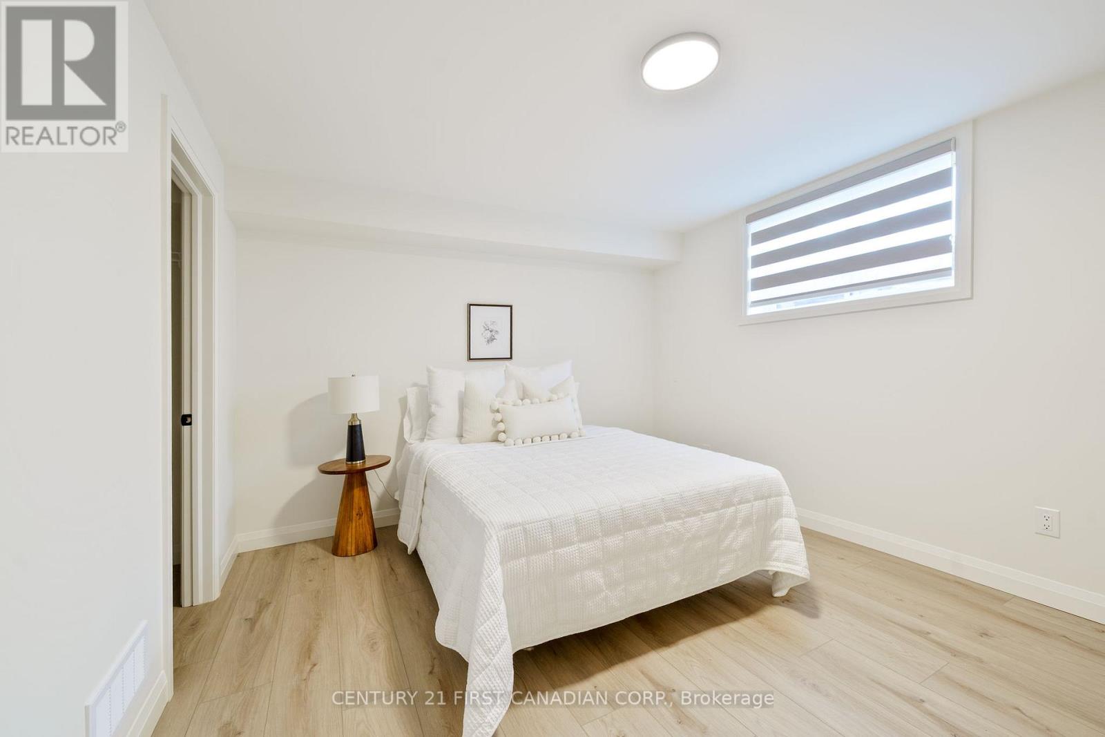 8 - 32 Postma Crescent, North Middlesex, Ontario  N0M 1A0 - Photo 27 - X12563828