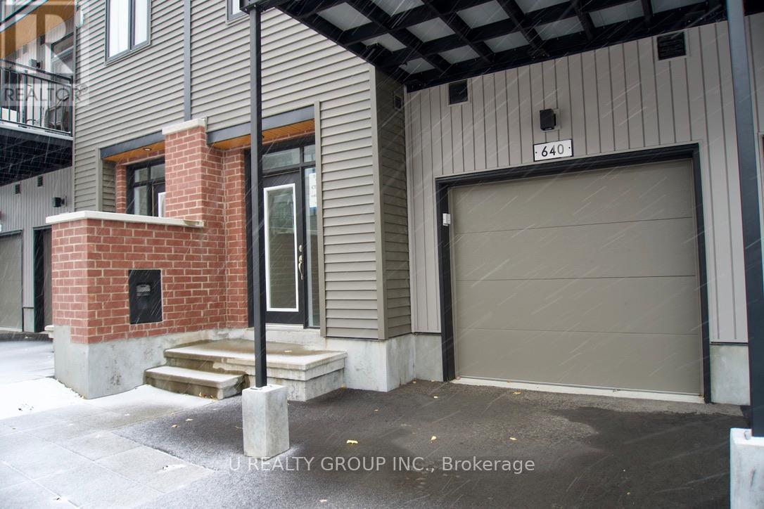 640 Corporal Private, Ottawa, Ontario  K1X 0M7 - Photo 2 - X12563716