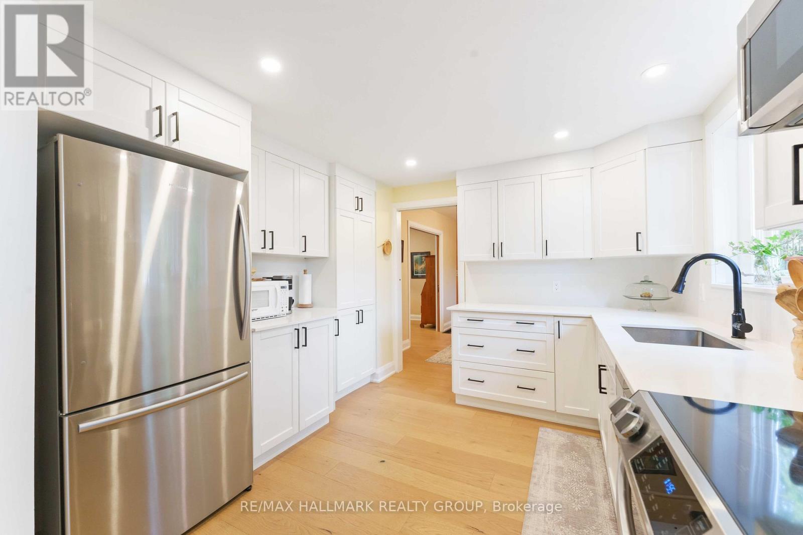 19 Kingsford Crescent, Ottawa, Ontario  K2K 1T5 - Photo 11 - X12563730