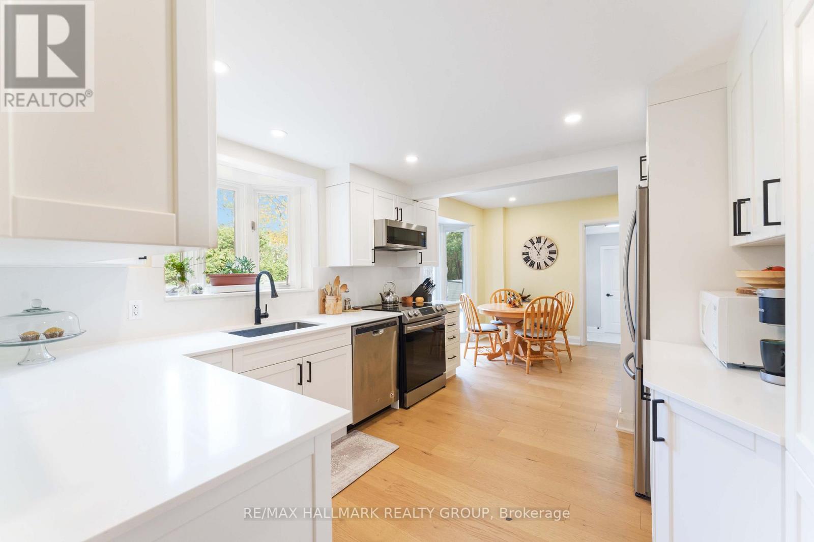 19 Kingsford Crescent, Ottawa, Ontario  K2K 1T5 - Photo 12 - X12563730