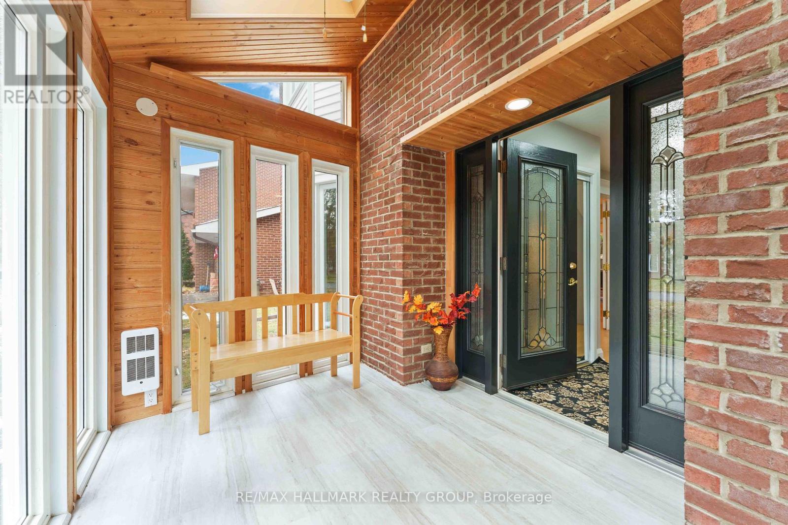 19 Kingsford Crescent, Ottawa, Ontario  K2K 1T5 - Photo 3 - X12563730