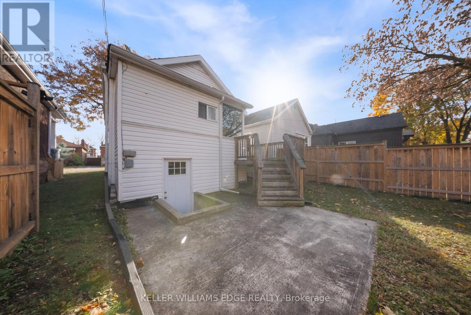 23 Wexford Avenue N, Hamilton, Ontario  L8H 4M2 - Photo 2 - X12563596