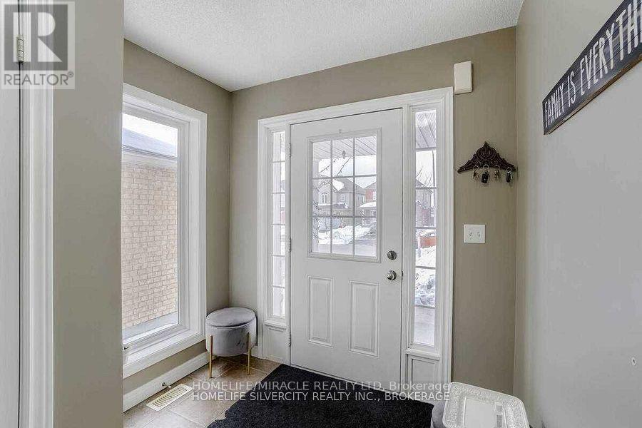 Uppers Exclude Basement - 19 Patterson Drive, North Dumfries, Ontario  N0B 1E0 - Photo 18 - X12563604