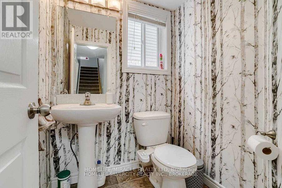 Uppers Exclude Basement - 19 Patterson Drive, North Dumfries, Ontario  N0B 1E0 - Photo 19 - X12563604