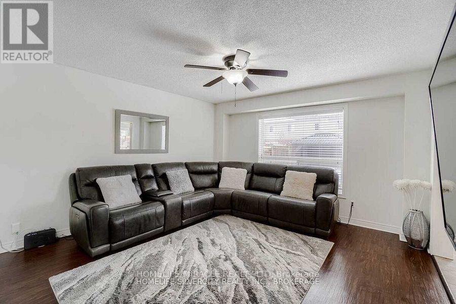 Uppers Exclude Basement - 19 Patterson Drive, North Dumfries, Ontario  N0B 1E0 - Photo 8 - X12563604