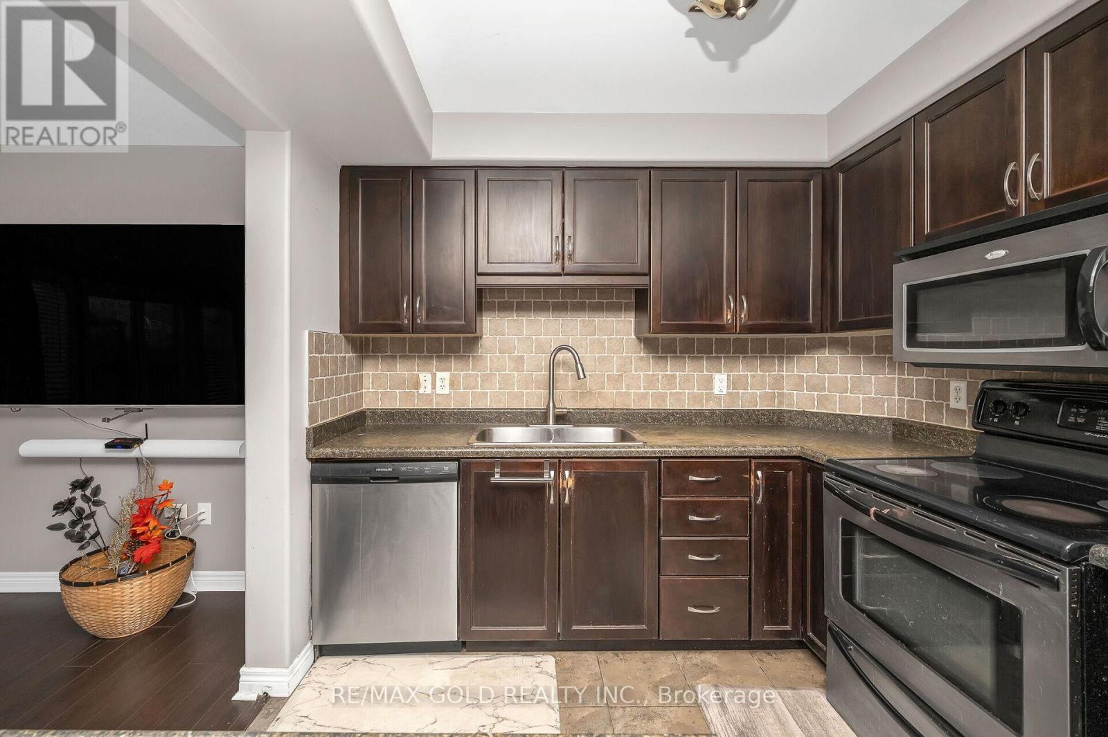 31 Donald Bell Drive, Hamilton, Ontario  L0R 1C0 - Photo 12 - X12563682