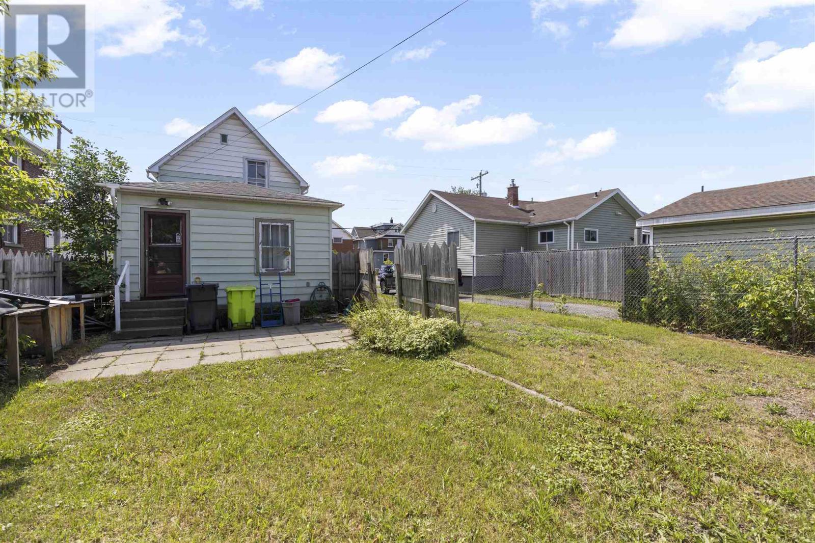 478 Douglas St, Sault Ste. Marie, Ontario  P6C 1T1 - Photo 3 - SM253306