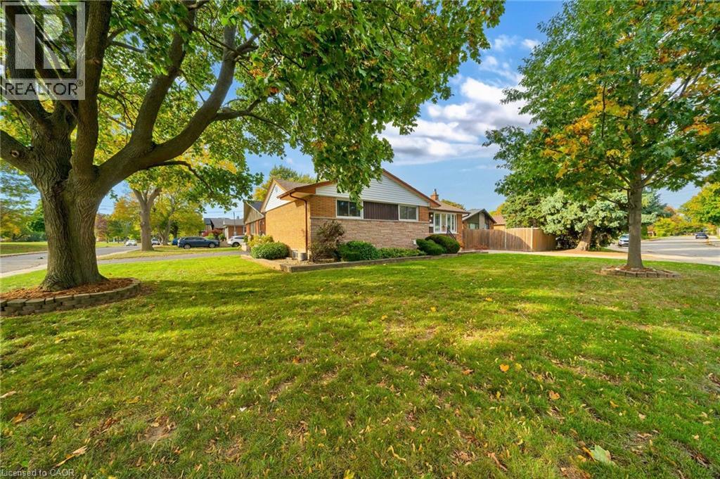 72 West 25th Street, Hamilton, Ontario  L9C 4X2 - Photo 3 - 40780495