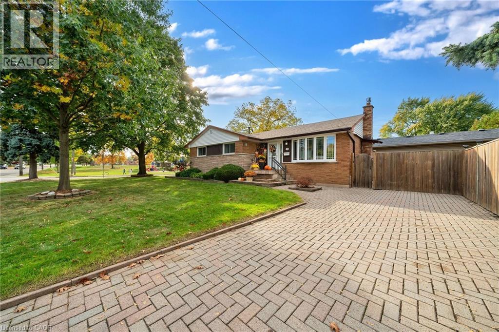 72 West 25th Street, Hamilton, Ontario  L9C 4X2 - Photo 2 - 40780495