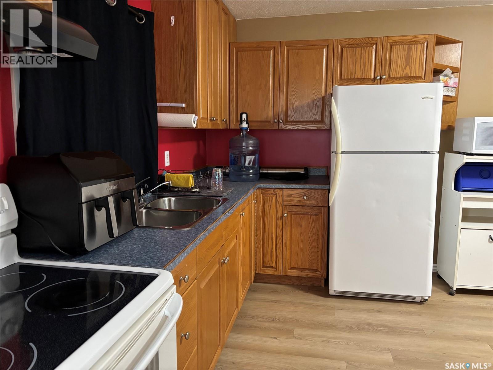 1048 Ominica Street E, Moose Jaw, Saskatchewan  S6H 0J3 - Photo 3 - SK019681