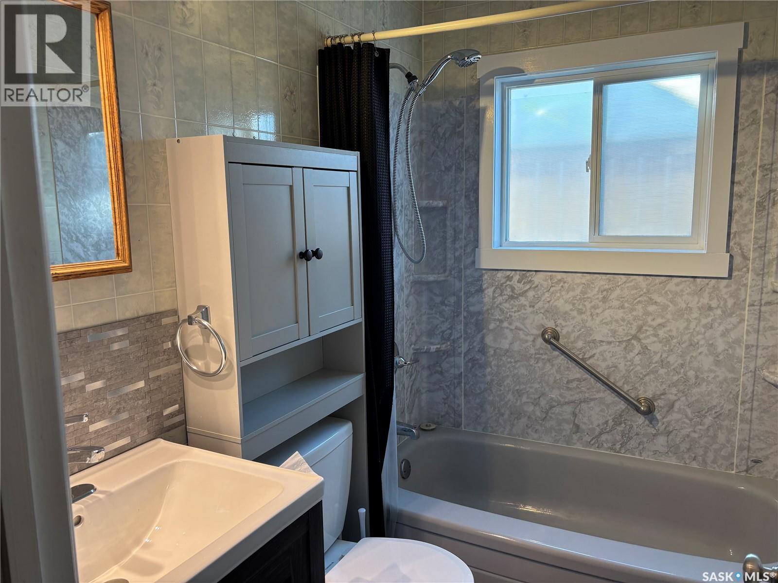 1048 Ominica Street E, Moose Jaw, Saskatchewan  S6H 0J3 - Photo 12 - SK019681