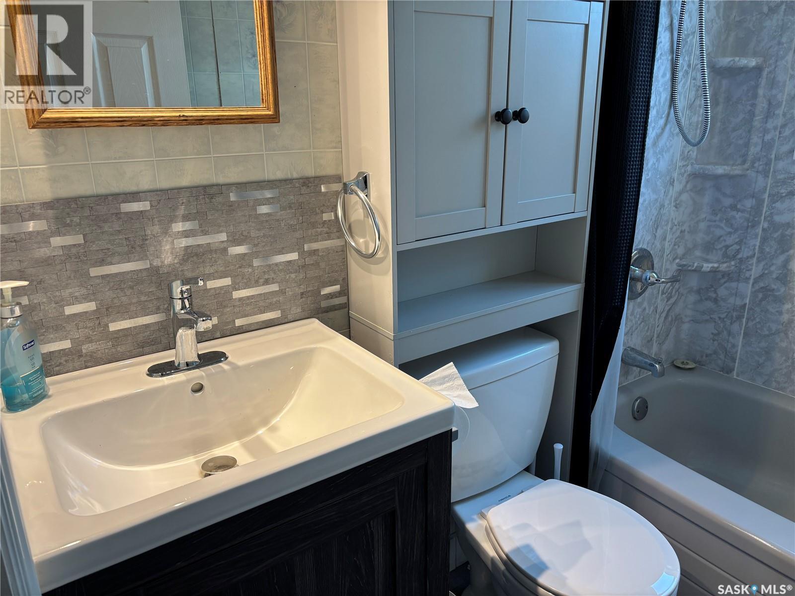 1048 Ominica Street E, Moose Jaw, Saskatchewan  S6H 0J3 - Photo 11 - SK019681