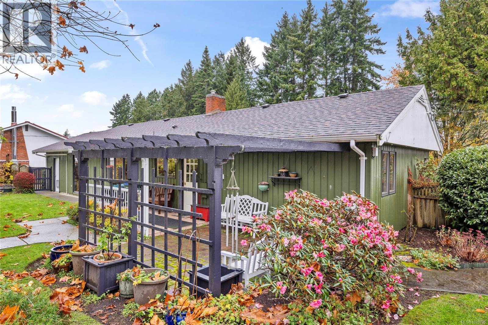 454 Crescent Rd W, Qualicum Beach, British Columbia  V9K 1J5 - Photo 10 - 1020235