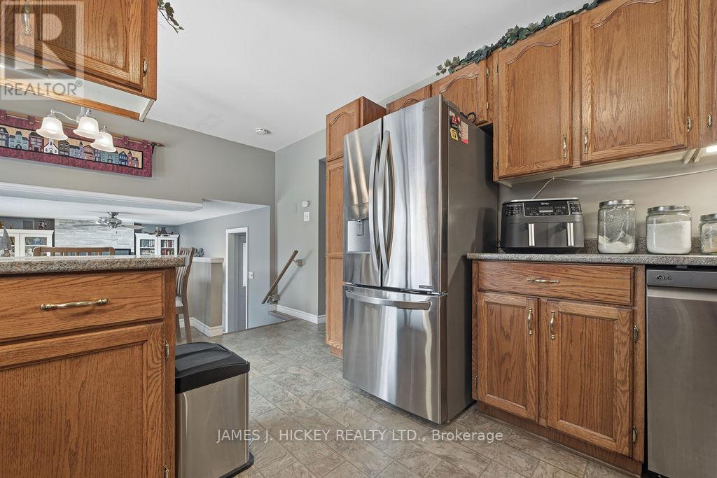 15 Tamarack Street, Deep River, Ontario  K0J 1P0 - Photo 14 - X12563694