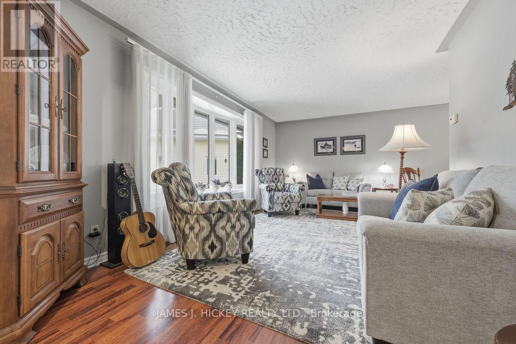 15 Tamarack Street, Deep River, Ontario  K0J 1P0 - Photo 3 - X12563694