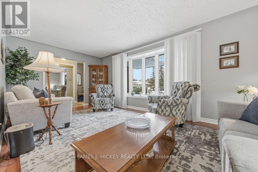 15 Tamarack Street, Deep River, Ontario  K0J 1P0 - Photo 7 - X12563694