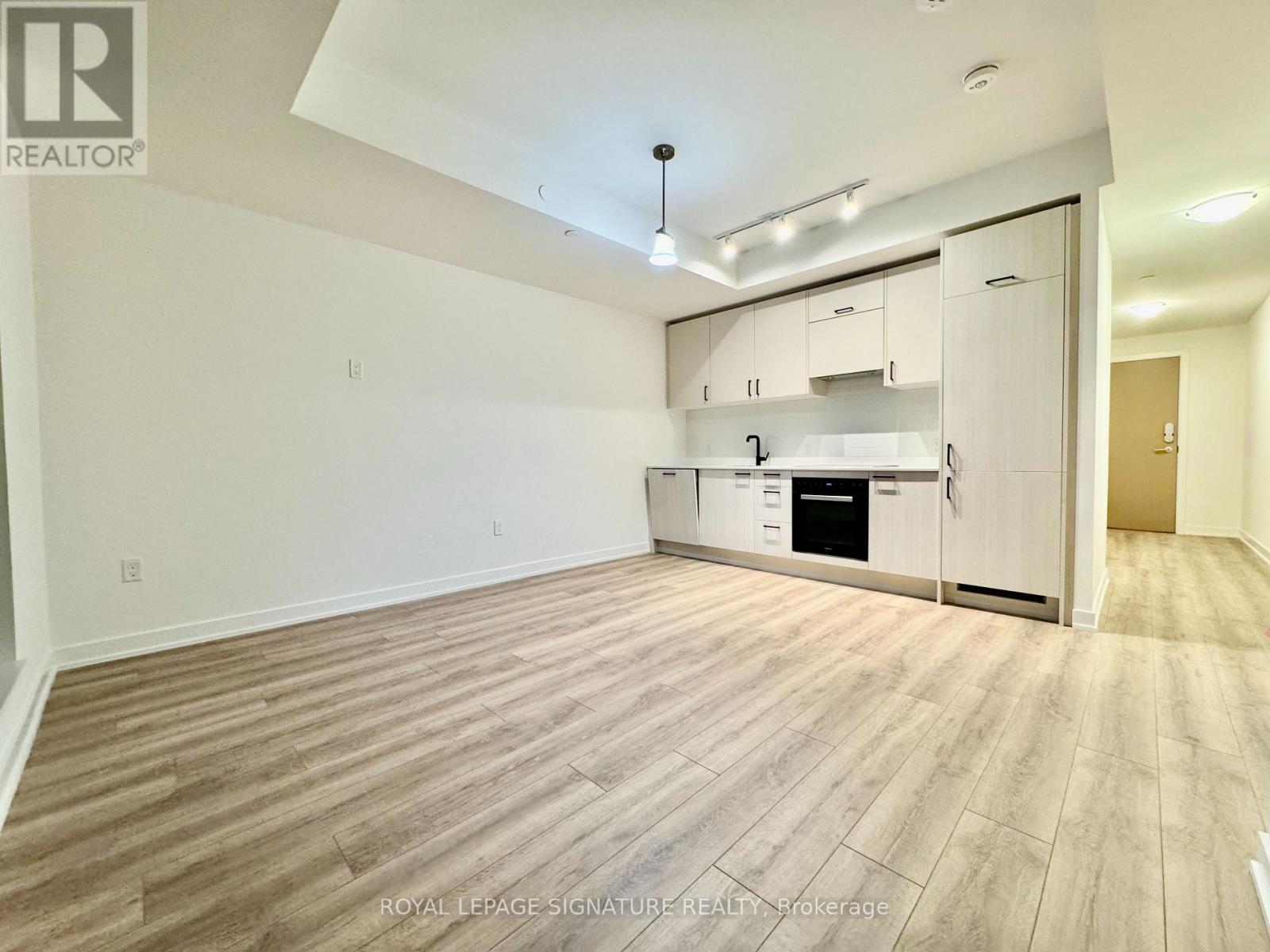 920 - 1 Quarrington Lane, Toronto, Ontario  M3C 0S4 - Photo 2 - C12563700