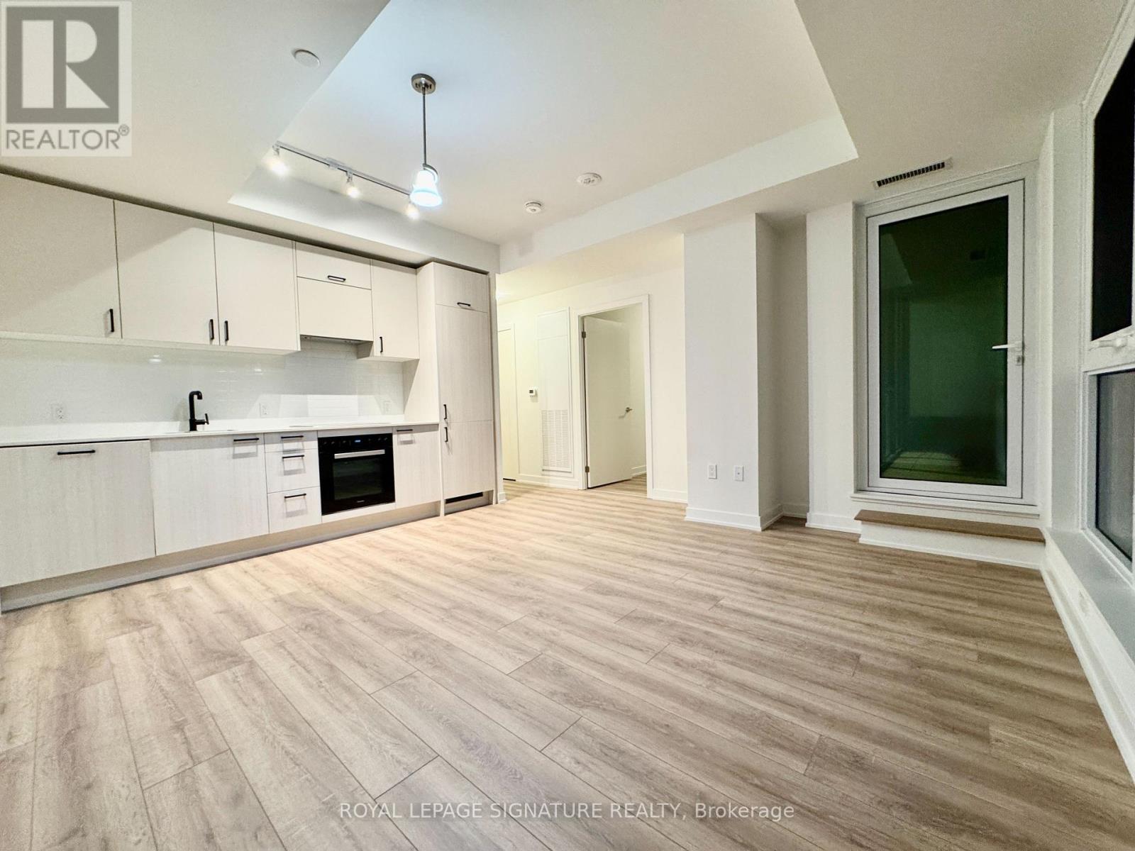 920 - 1 Quarrington Lane, Toronto, Ontario  M3C 0S4 - Photo 4 - C12563700