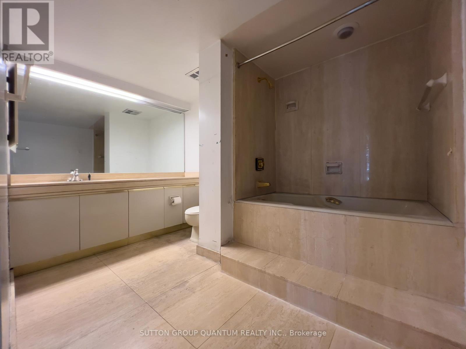 1617 - 55 Harbour Square, Toronto, Ontario  M5J 2L1 - Photo 17 - C12563800