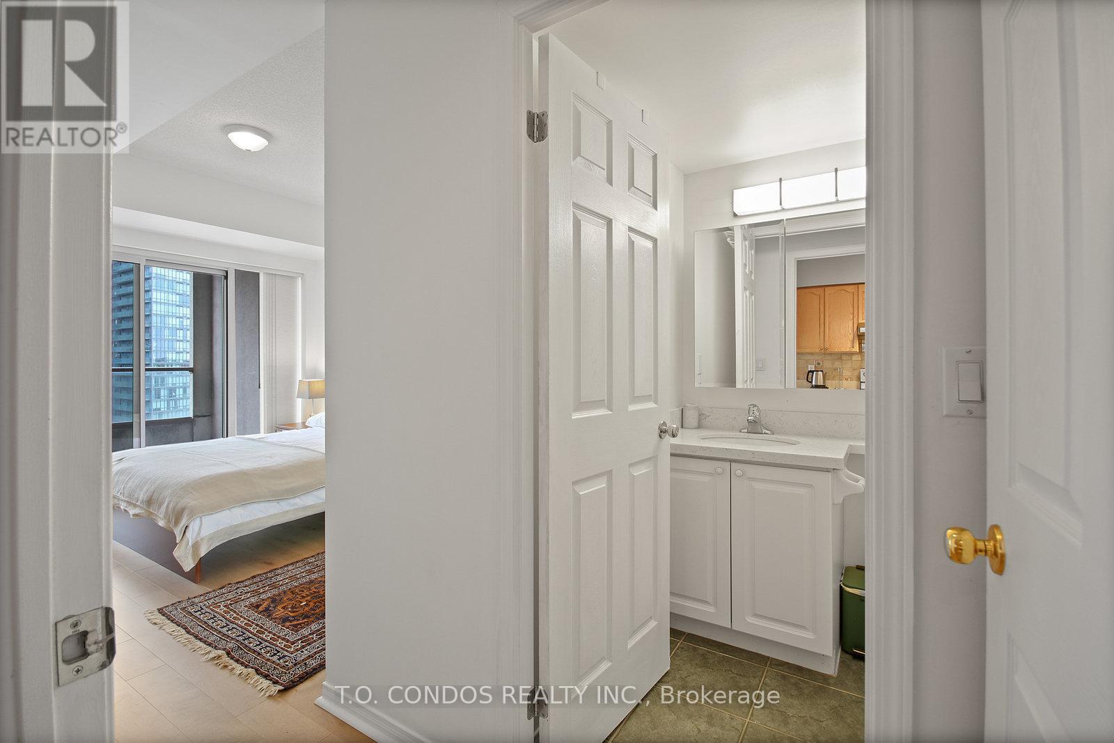 1806 - 909 Bay Street, Toronto, Ontario  M5S 3G2 - Photo 21 - C12563816