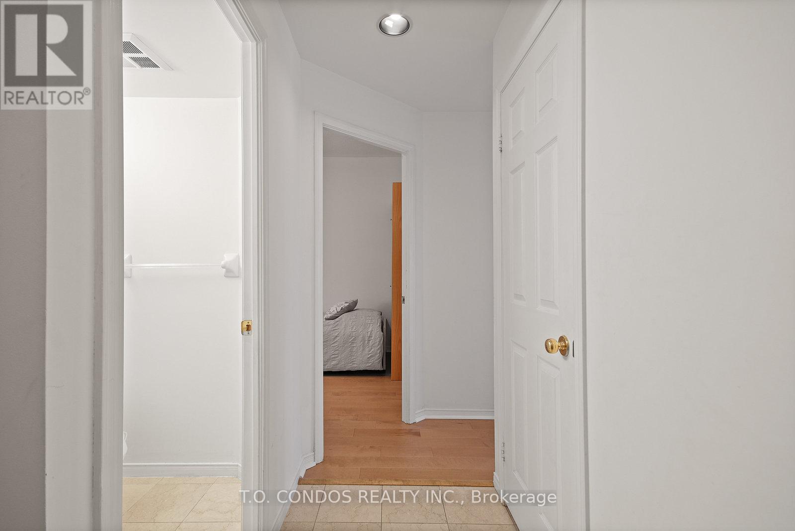 1806 - 909 Bay Street, Toronto, Ontario  M5S 3G2 - Photo 3 - C12563816