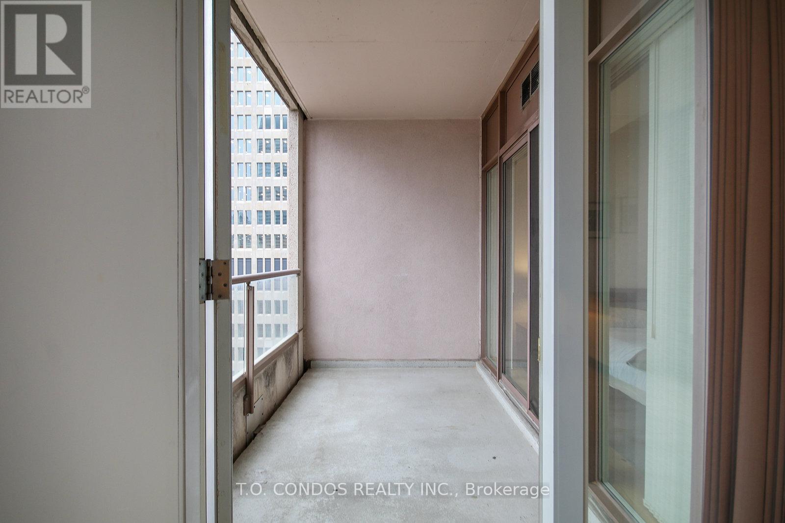 1806 - 909 Bay Street, Toronto, Ontario  M5S 3G2 - Photo 31 - C12563816
