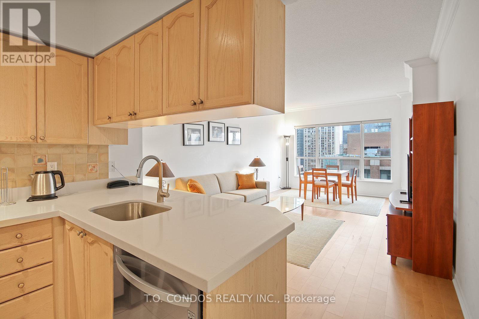 1806 - 909 Bay Street, Toronto, Ontario  M5S 3G2 - Photo 5 - C12563816