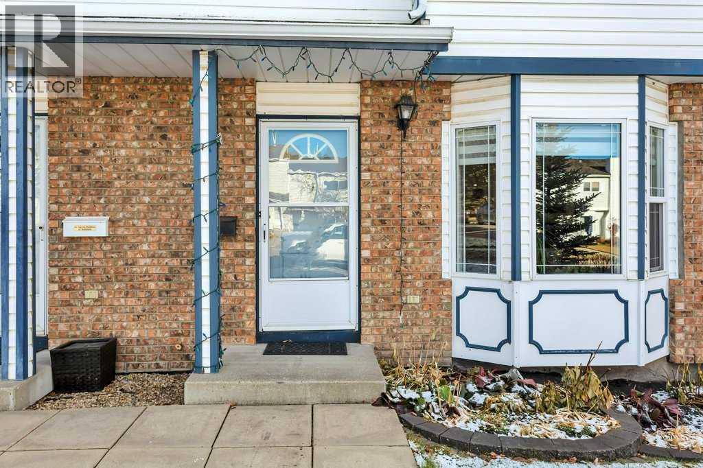 27 Ellenwood Drive, Red Deer, Alberta  T4R 2E1 - Photo 3 - A2271049