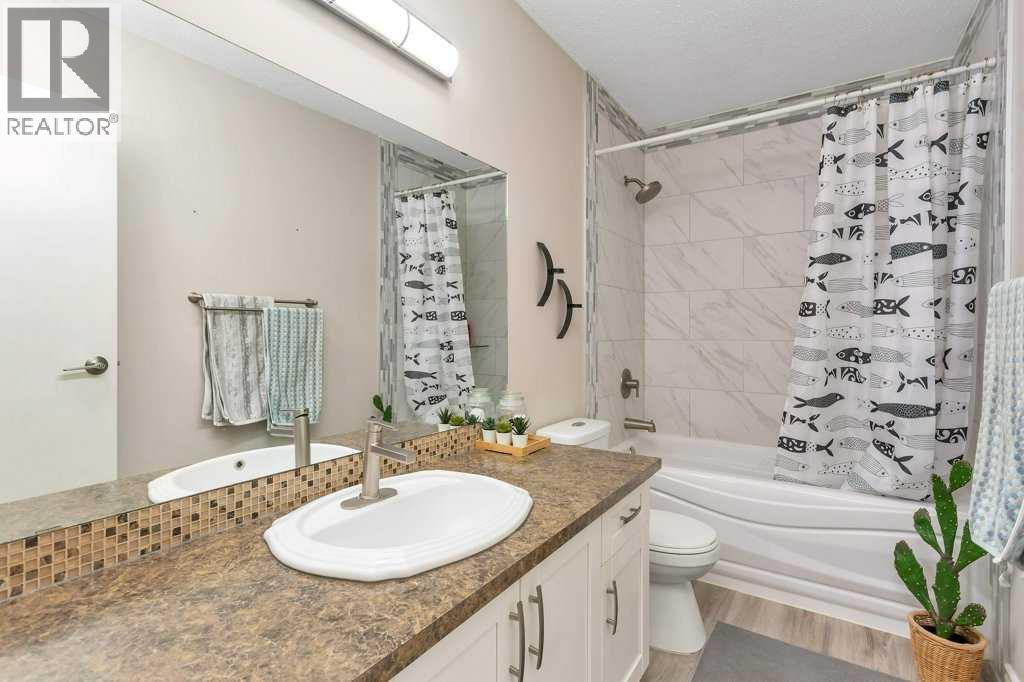 27 Ellenwood Drive, Red Deer, Alberta  T4R 2E1 - Photo 23 - A2271049