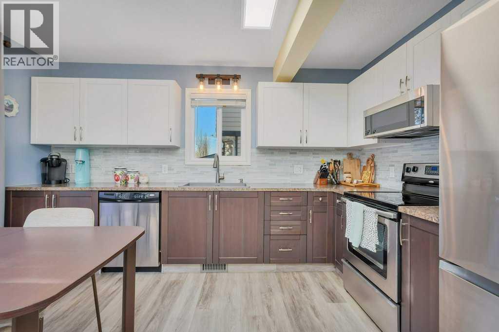 27 Ellenwood Drive, Red Deer, Alberta  T4R 2E1 - Photo 11 - A2271049