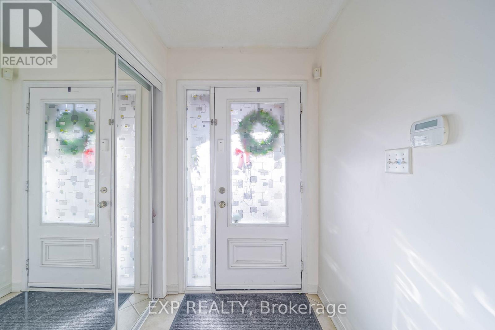 18 Winkler Terrace, Toronto, Ontario  M1L 0C2 - Photo 2 - E12563780