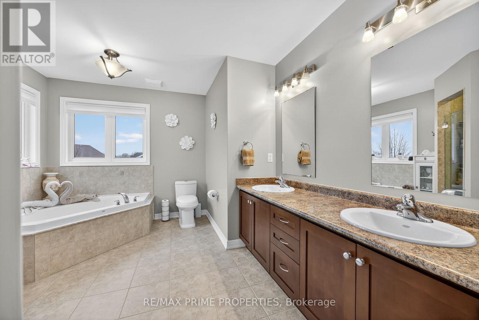 16 Don Rose Boulevard, East Gwillimbury (Mt Albert), Ontario  L0G 1M0 - Photo 11 - N12563704