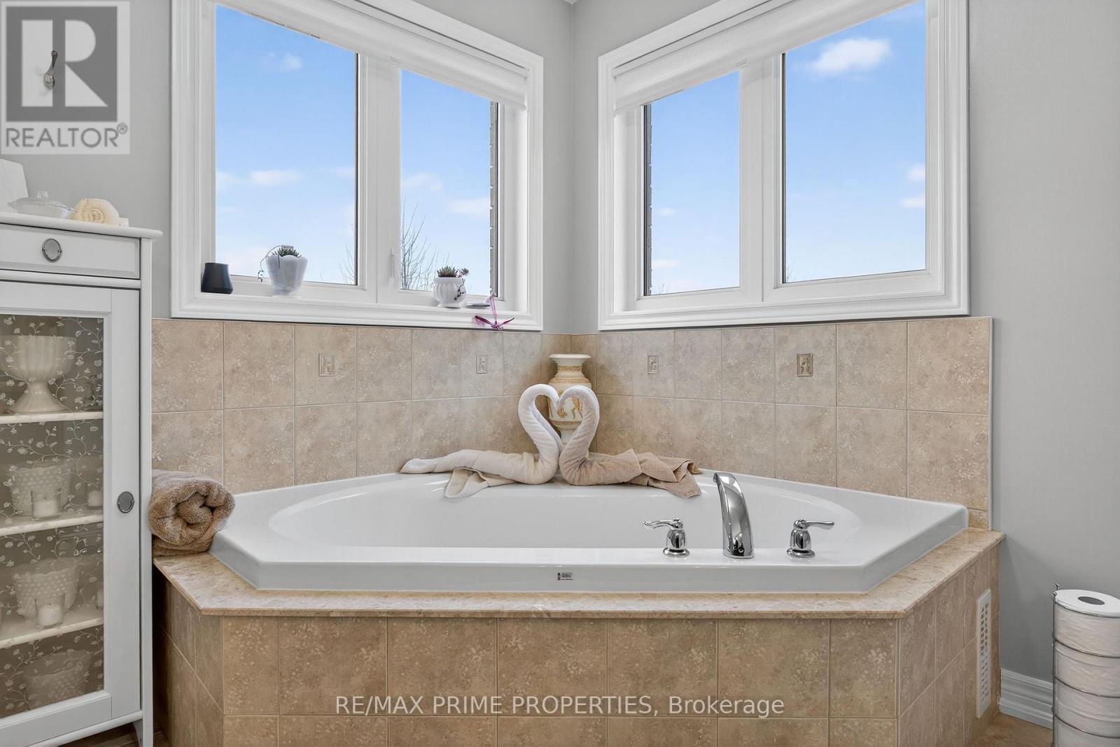 16 Don Rose Boulevard, East Gwillimbury (Mt Albert), Ontario  L0G 1M0 - Photo 13 - N12563704