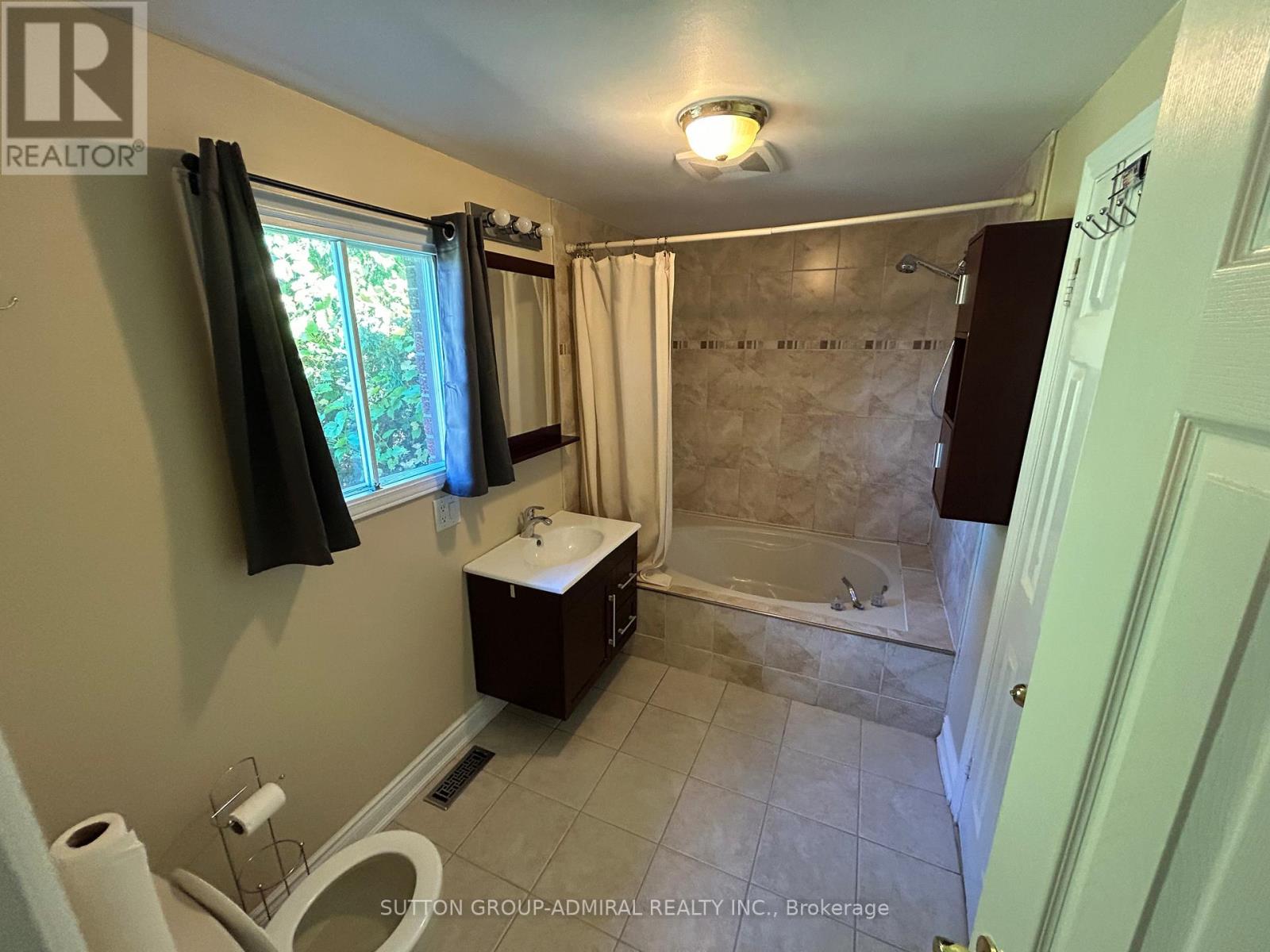 344 York Hill Boulevard, Vaughan, Ontario  L4J 3B6 - Photo 13 - N12563728