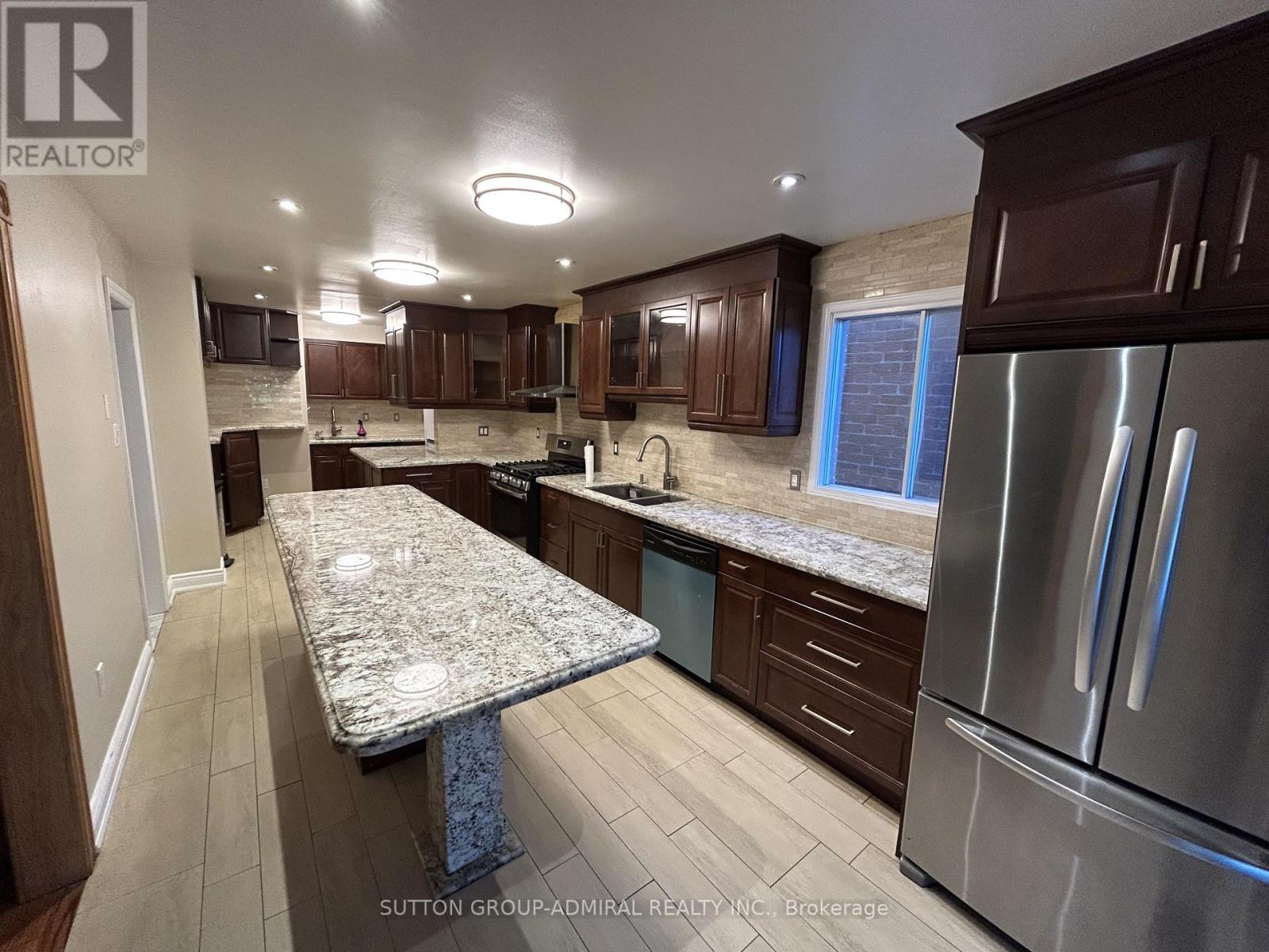 344 York Hill Boulevard, Vaughan, Ontario  L4J 3B6 - Photo 5 - N12563728