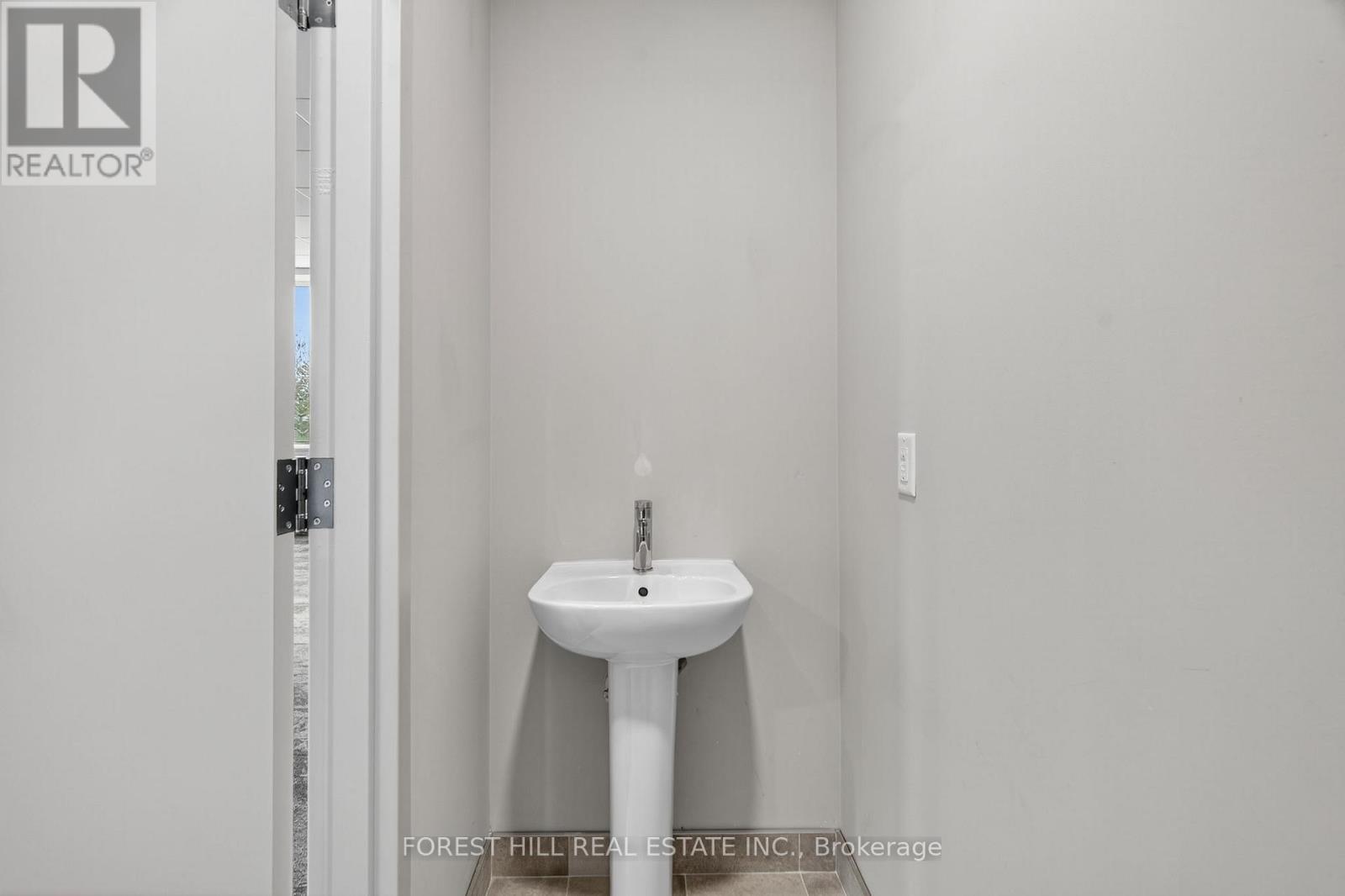 207 - 35 Sunday Drive, Aurora, Ontario  L4G 4B7 - Photo 6 - N12563750