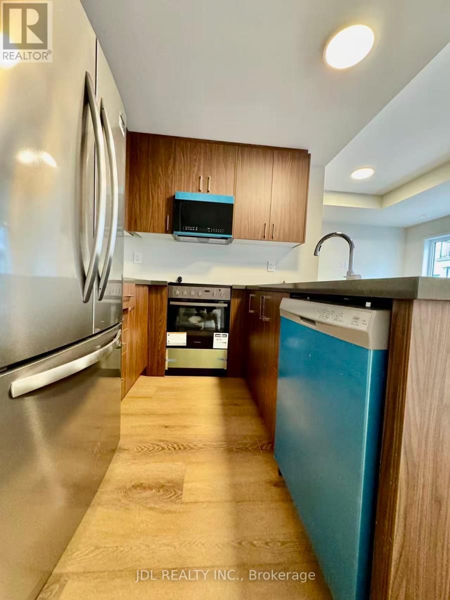 94 Matawin Lane, Richmond Hill, Ontario  L4B 0H7 - Photo 11 - N12563754