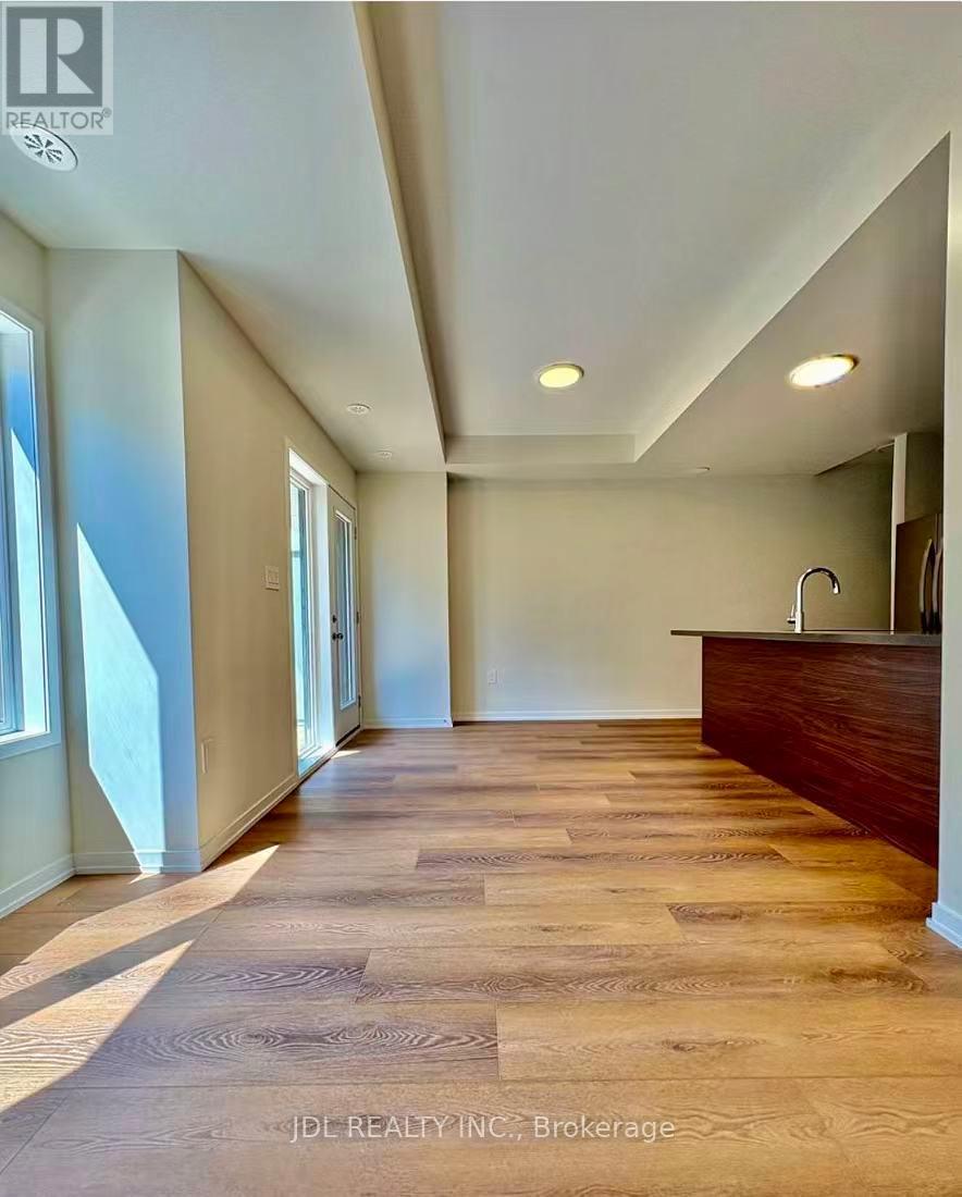 94 Matawin Lane, Richmond Hill, Ontario  L4B 0H7 - Photo 8 - N12563754