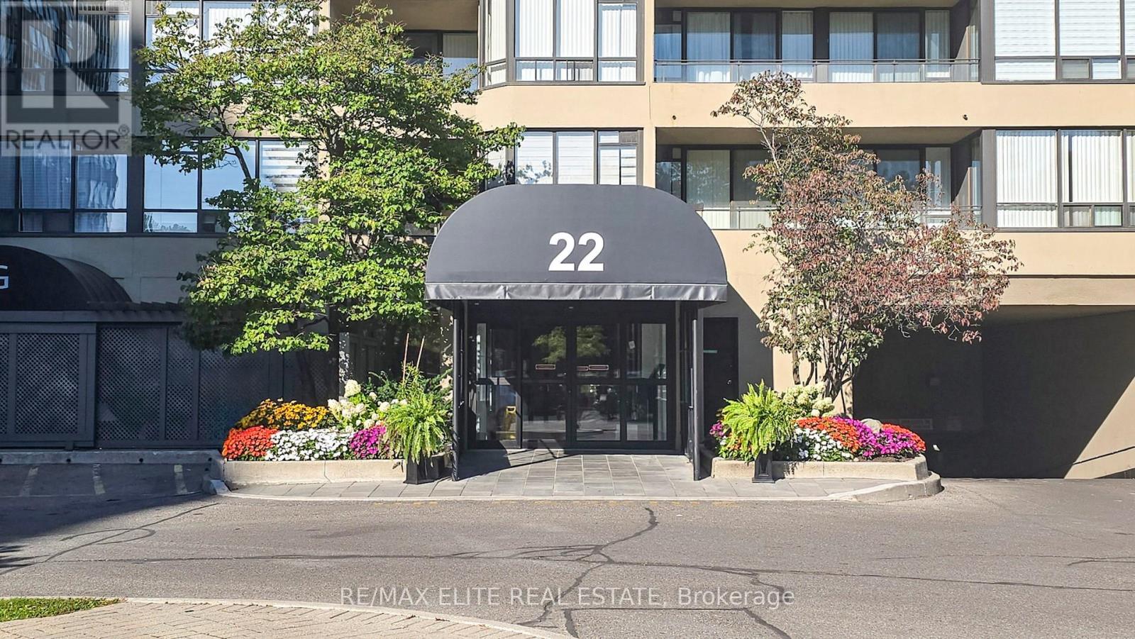 1409 - 22 Clarissa Drive, Richmond Hill, Ontario  L4C 9R6 - Photo 3 - N12563776