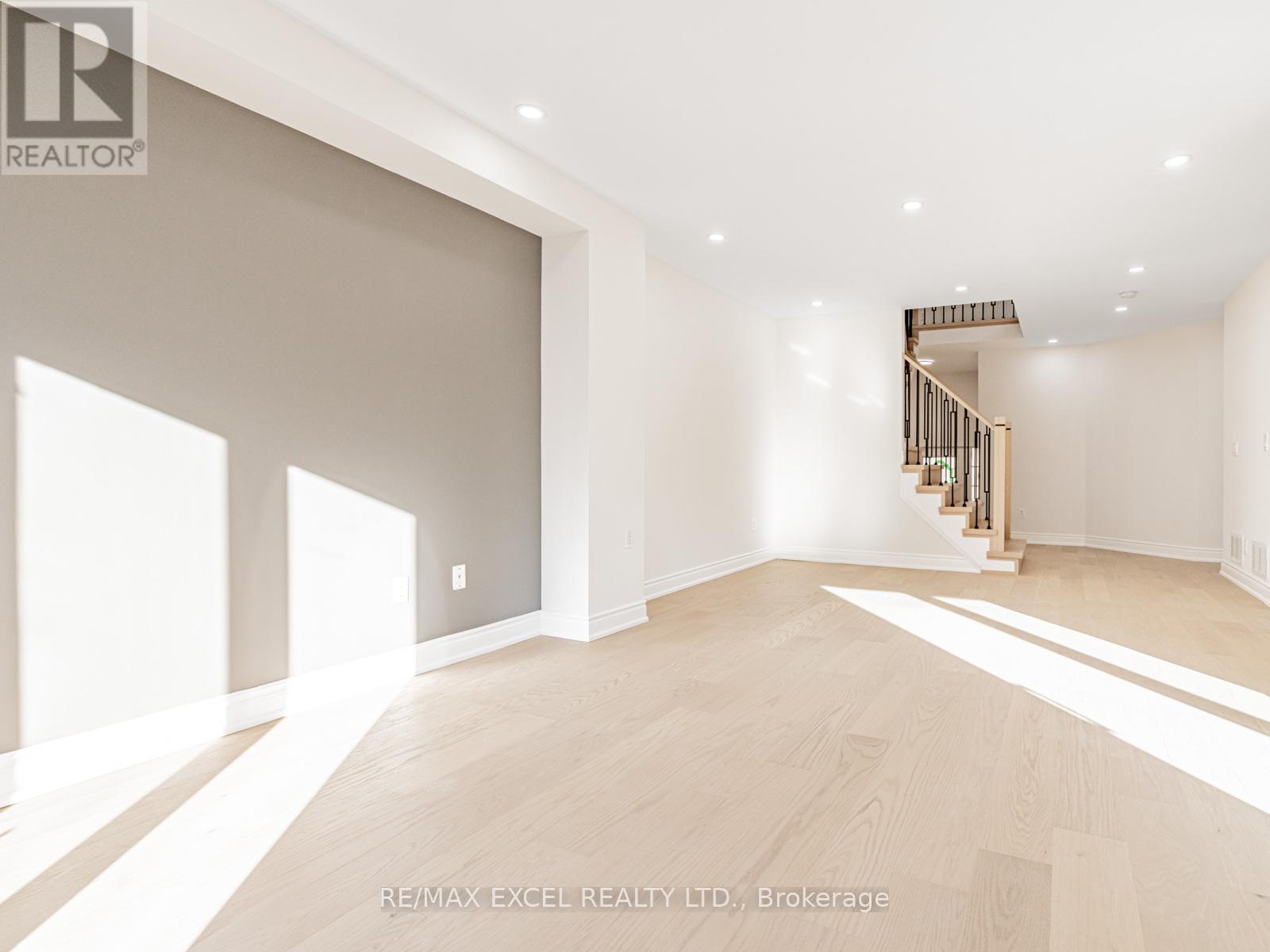 105 Millcliff Circle, Aurora, Ontario  L4G 7P1 - Photo 10 - N12563782