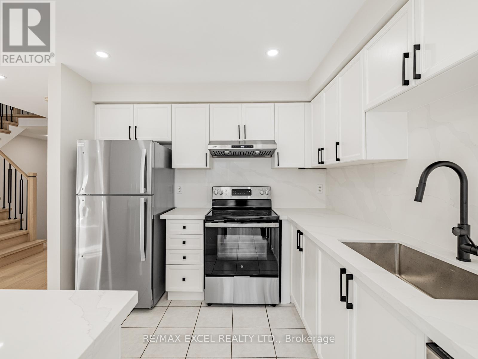 105 Millcliff Circle, Aurora, Ontario  L4G 7P1 - Photo 13 - N12563782