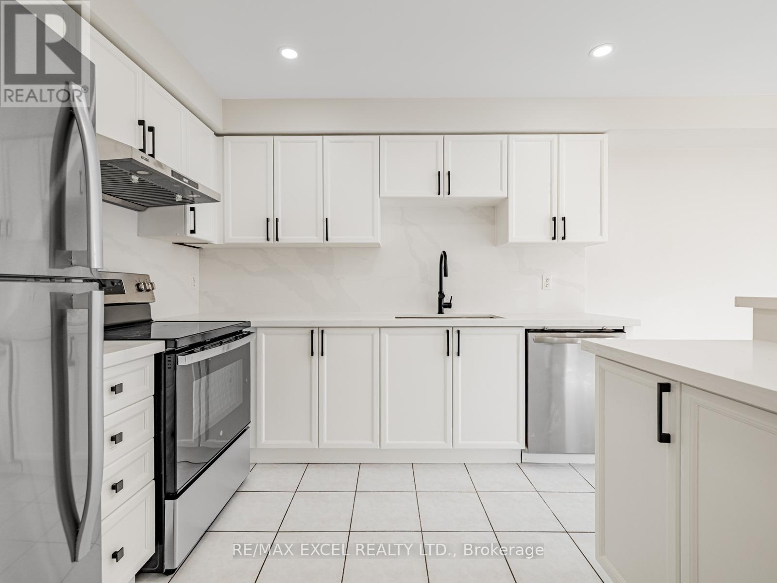 105 Millcliff Circle, Aurora, Ontario  L4G 7P1 - Photo 14 - N12563782