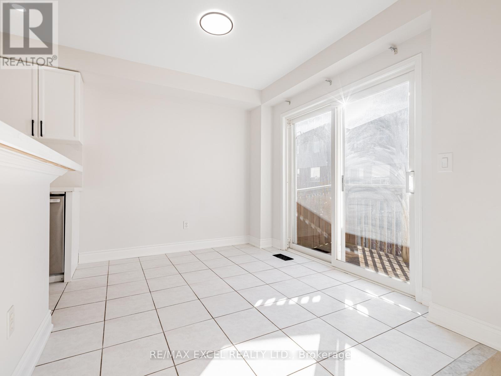 105 Millcliff Circle, Aurora, Ontario  L4G 7P1 - Photo 15 - N12563782