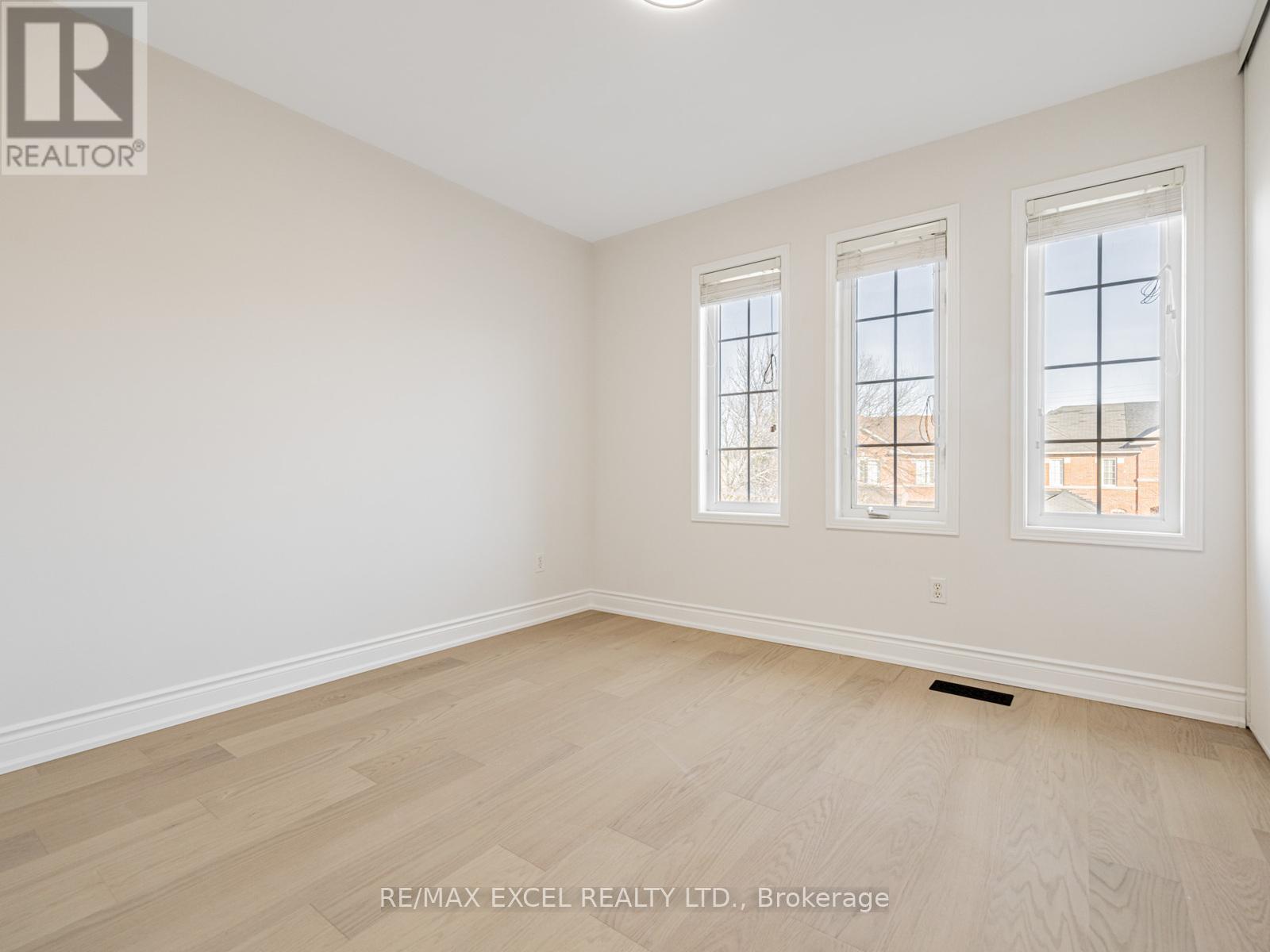 105 Millcliff Circle, Aurora, Ontario  L4G 7P1 - Photo 22 - N12563782