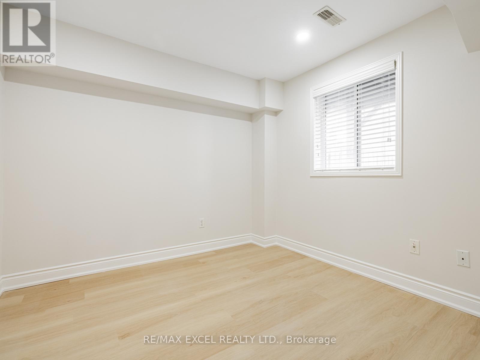 105 Millcliff Circle, Aurora, Ontario  L4G 7P1 - Photo 32 - N12563782