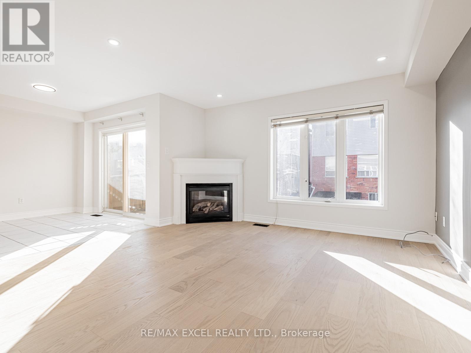 105 Millcliff Circle, Aurora, Ontario  L4G 7P1 - Photo 7 - N12563782