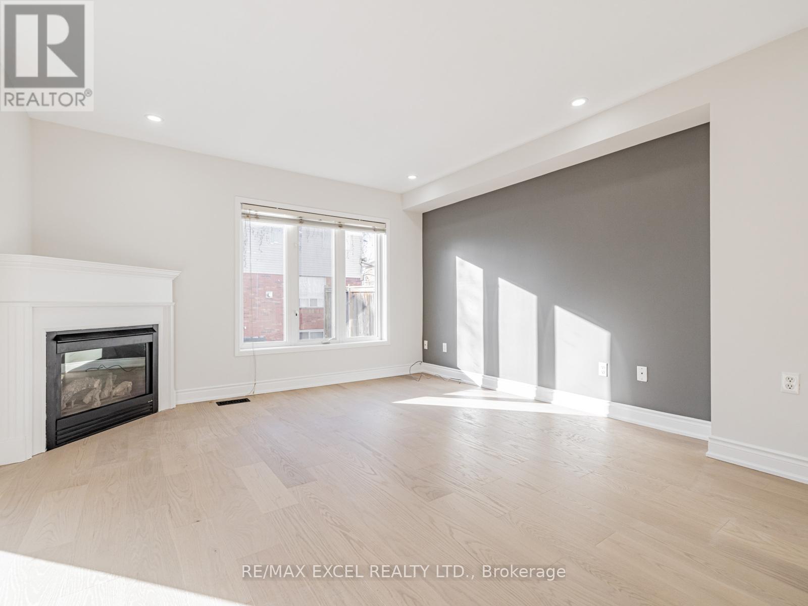 105 Millcliff Circle, Aurora, Ontario  L4G 7P1 - Photo 8 - N12563782