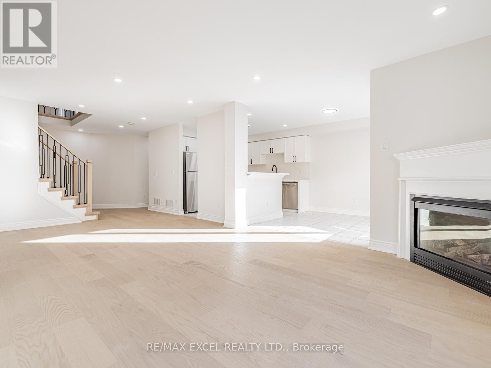 105 Millcliff Circle, Aurora, Ontario  L4G 7P1 - Photo 9 - N12563782