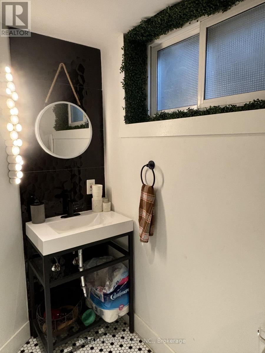 Bsmt/2 - 160 Olde Bayview Avenue, Richmond Hill, Ontario  L4E 3C6 - Photo 12 - N12563836